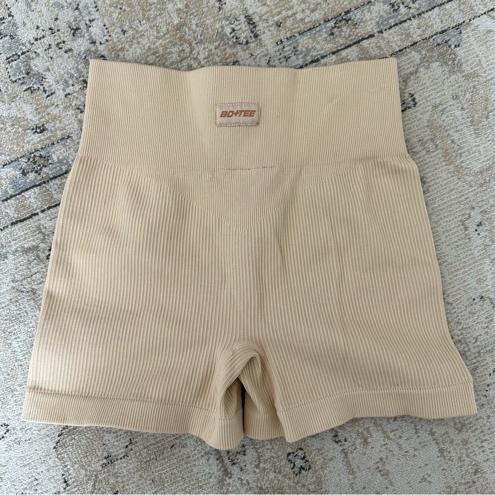 NWOT Bo + Tee Mini Ribbed Shorts - Picture 3 of 4